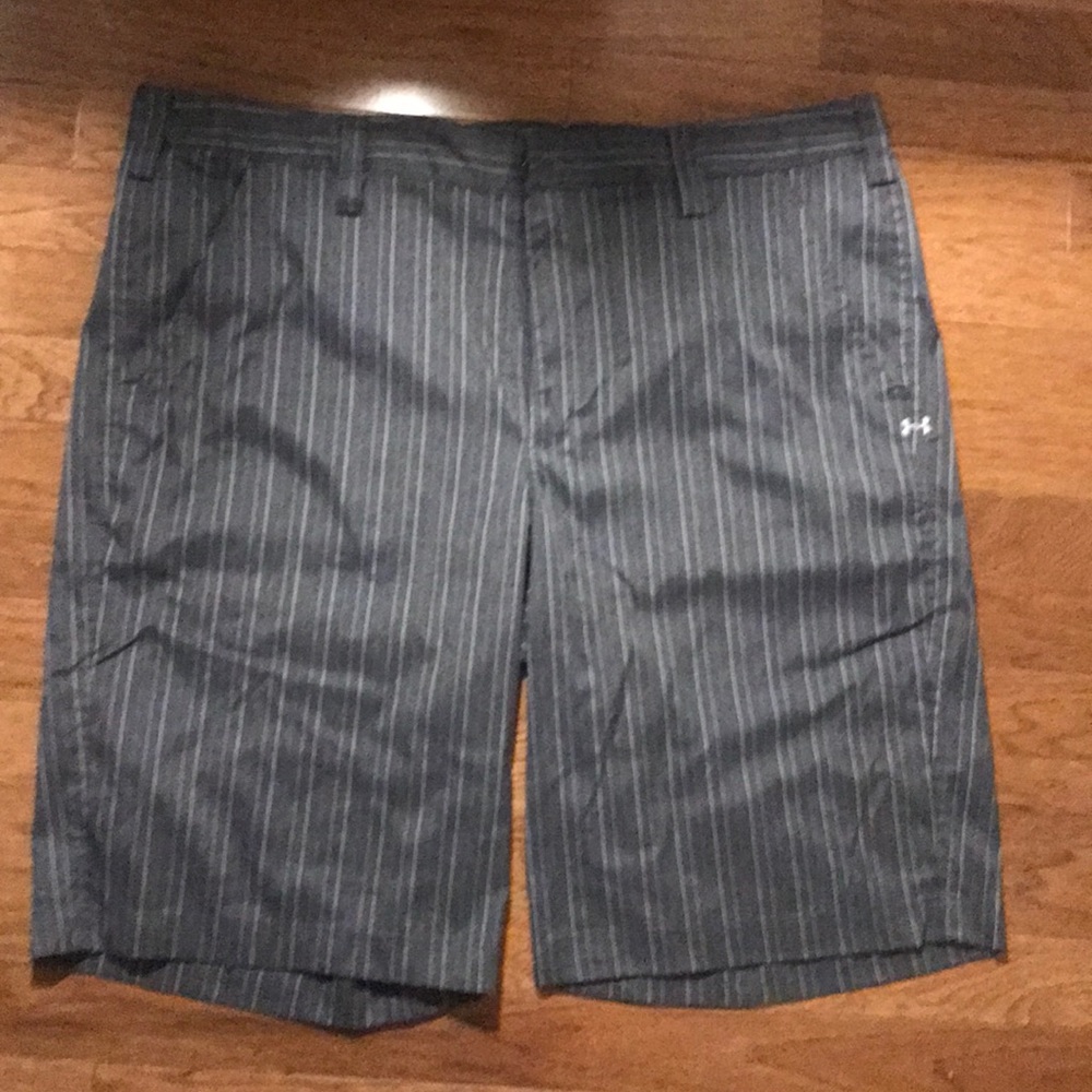Men’s Under Armour Golf/Casual Shorts size 38